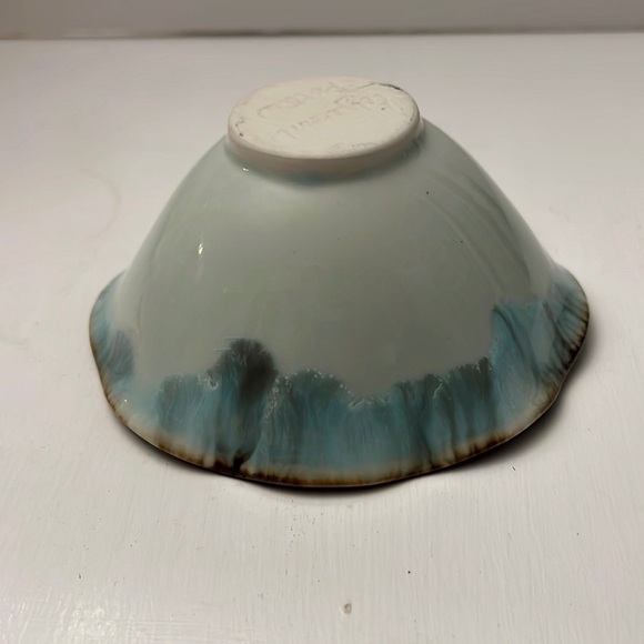 Edgecomb Potters of Maine Saltmeadow Glaze Ruffled Bowl - Picture 4 of 6